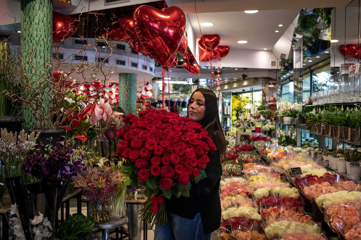 El precio de una docena de rosas bajó un 26% en tan solo un año. 