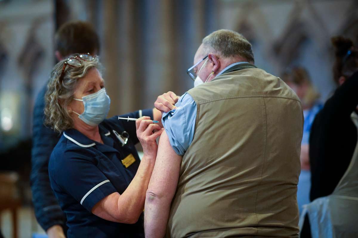 Científicos de Oxford examinan posibles vacunas orales y en aerosol contra  el coronavirus - El Diario NY