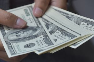 IRS detalla por qué la tercera ronda de cheques de estímulo de $1,400 significa más dinero para los estadounidenses