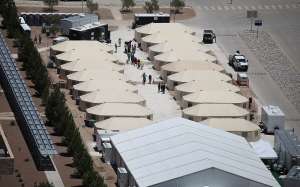 Biden enfrenta polémica por reapertura de centros de detención de niños migrantes, aunque no están en jaulas