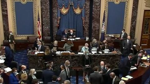 Los hechos ocurrieron el segundo día del juicio político a Trump.