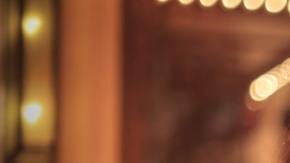 Hay opciones de restaurantes para disfrutar de pasta, vino y buena vista desde el interior.