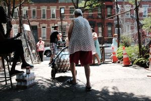 Alcalde de la ciudad de Nueva York perfila el plan para solucionar crisis de vivienda