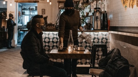 La nueva capacidad de los restaurantes en NYC comenzará el próximo viernes 26 de febrero.