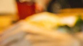 Comer menos de tres veces al día aumenta el riesgo de comer en exceso.