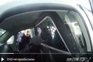 VIDEO: Momento exacto que policía rocía gas pimienta a niña afroamericana