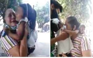 VIDEO: Niña es arrebatada de mujer que la adoptó para devolverla a papás que la abandonaron