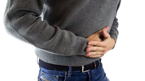 La gastritis es una de las afecciones más comunes en los ambientes laborales con un alto nivel de estrés.