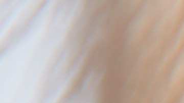 La pequeñita recibió unos auxiliares auditivos que le han cambiado la vida.