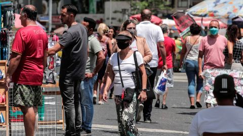 Algunos expertos creen que es posible eliminar la covid, pero no erradicarla.