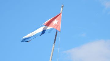 La Guardia Costera de EE.UU. busca a los inmigrantes cubanos.