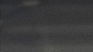 El árbitro alemán Tobias Stieler muestra la tarjeta roja a Remo Freuler.