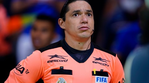 Óscar Macías evitó el gol de la Máquina de Cruz Azul.