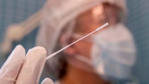 La pandemia de la covid-19 trajo también buenas noticias, según el catedrático de microbiología español Ignacio López-Goñi.