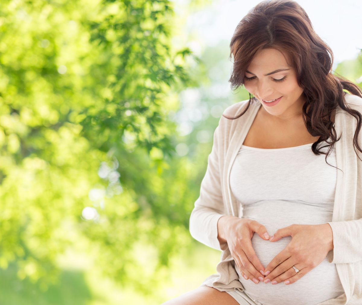 La acidez estomacal es un problema que afecta a muchas mujeres durante el embarazo.