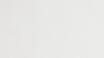 La pequeñita tuvo una divertida reacción al escuchar la voz de su mamá.