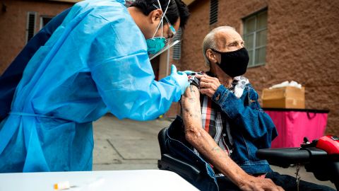 Las personas de la tercera edad son quienes más han sufrido para obtener el registro.