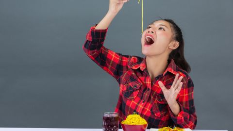 Carne roja, quesos maduros y frutos secos, son algunos de los alimentos que tardan hasta 5 horas en digerirse.