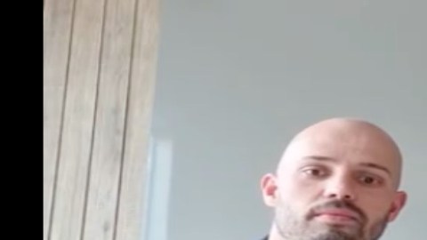 Bebé es arrebatada de pareja gay que la iba adoptar por la misma mujer que se las entregó