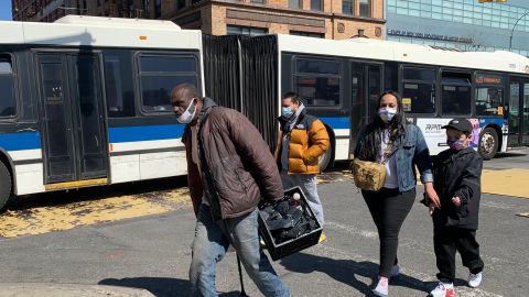 Denuncian que East Harlem está rezagada en plan de vacunación y exigen atención equitativa