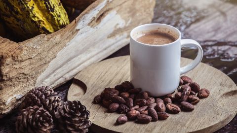 Café con cocoa en polvo