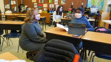 La canciller de Educación Meisha Ross Porter compartió su primer día en el trabajo con estudiantes de la PS 15, localizada en Brooklyn.