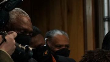 El gobernador Cuomo recibió este miércoles la vacuna en una iglesia en Harlem.