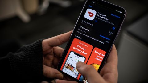 La cliente usó su Facebook para publicar los mensajes inapropiados del repartidor de DoorDash.