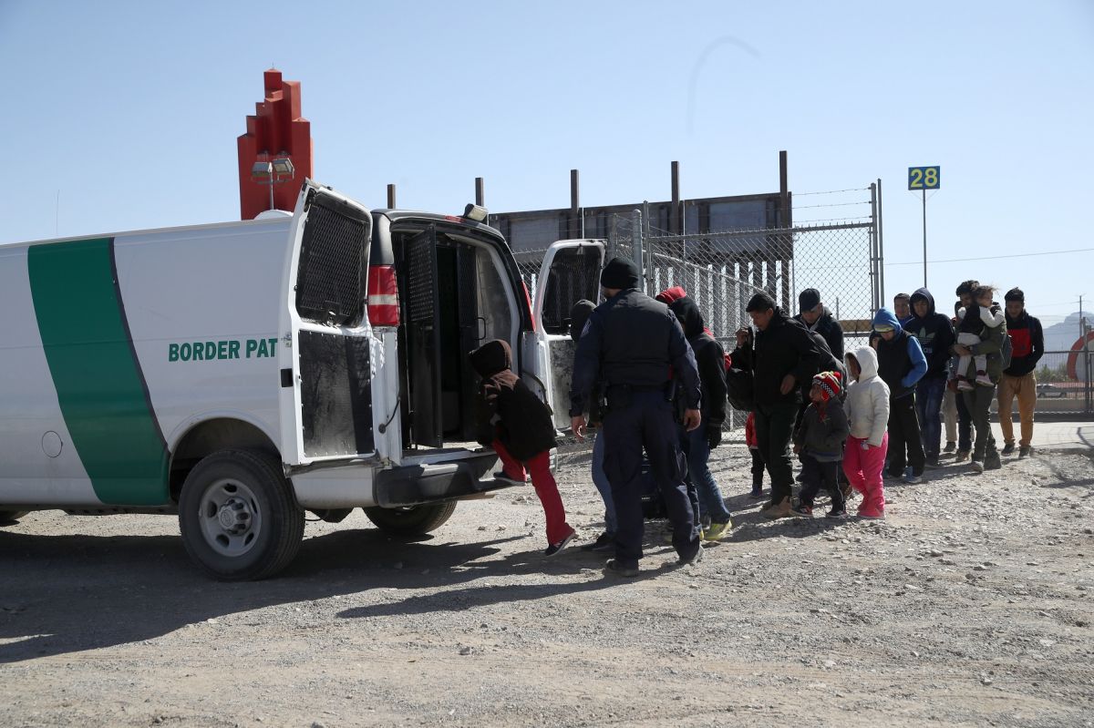 La Patrulla Fronteriza procesa rápidamente a los inmigrantes que detiene en la frontera.