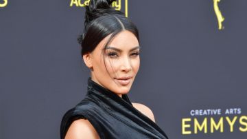 Kim Kardashian ahora es dueña de una brillante sonrisa.