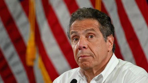 Cinco mujeres acusan a Cuomo de acoso.