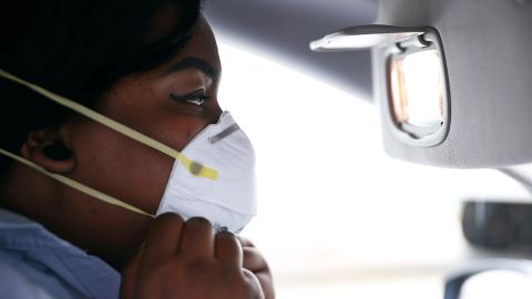 Podrás deducir como gastos médicos de tu declaración de impuestos las mascarillas y el desinfectante de manosGettyImages-1225638666.jpeg