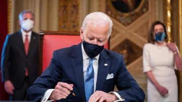 El presidente Biden celebró la aprobación del paquete de estímulo.