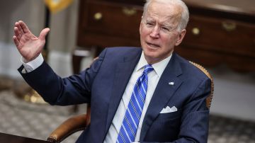 El presidente Biden pide al Congreso discutir sobre control de armas de asalto.