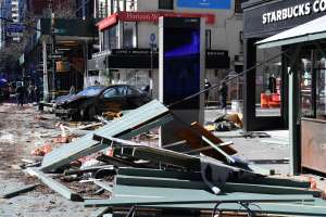 Siete heridos dejó aparatoso choque en Manhattan contra dos comercios