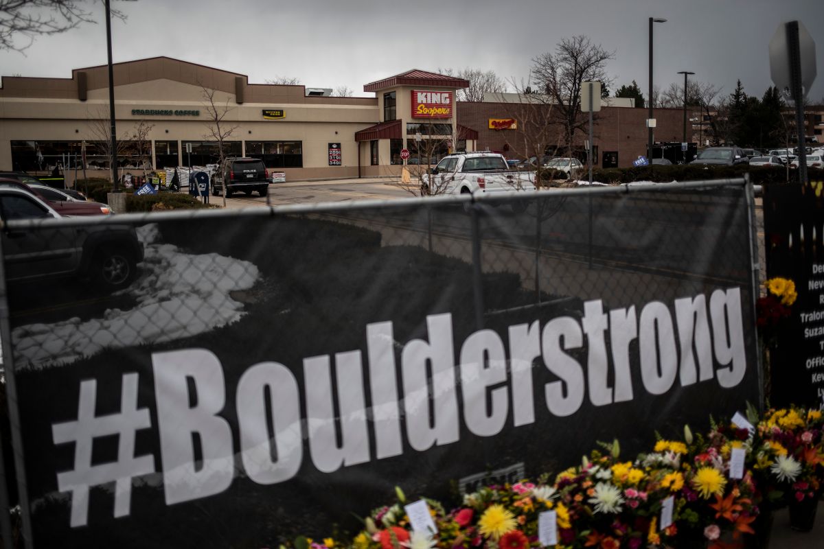 Ahmad Al Aliwi Alissa enfrenta cargos por el tiroteo que dejó 10 muertos en un supermercado en Boulder, Colorado. 