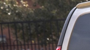 La Administración Biden prioriza la atención de familias y niños no acompañados en la frontera.