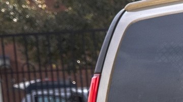 La Administración Biden prioriza la atención de familias y niños no acompañados en la frontera.