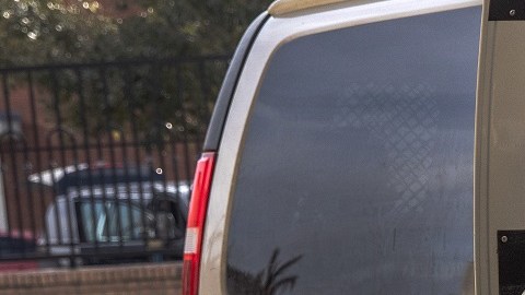 La Administración Biden prioriza la atención de familias y niños no acompañados en la frontera.