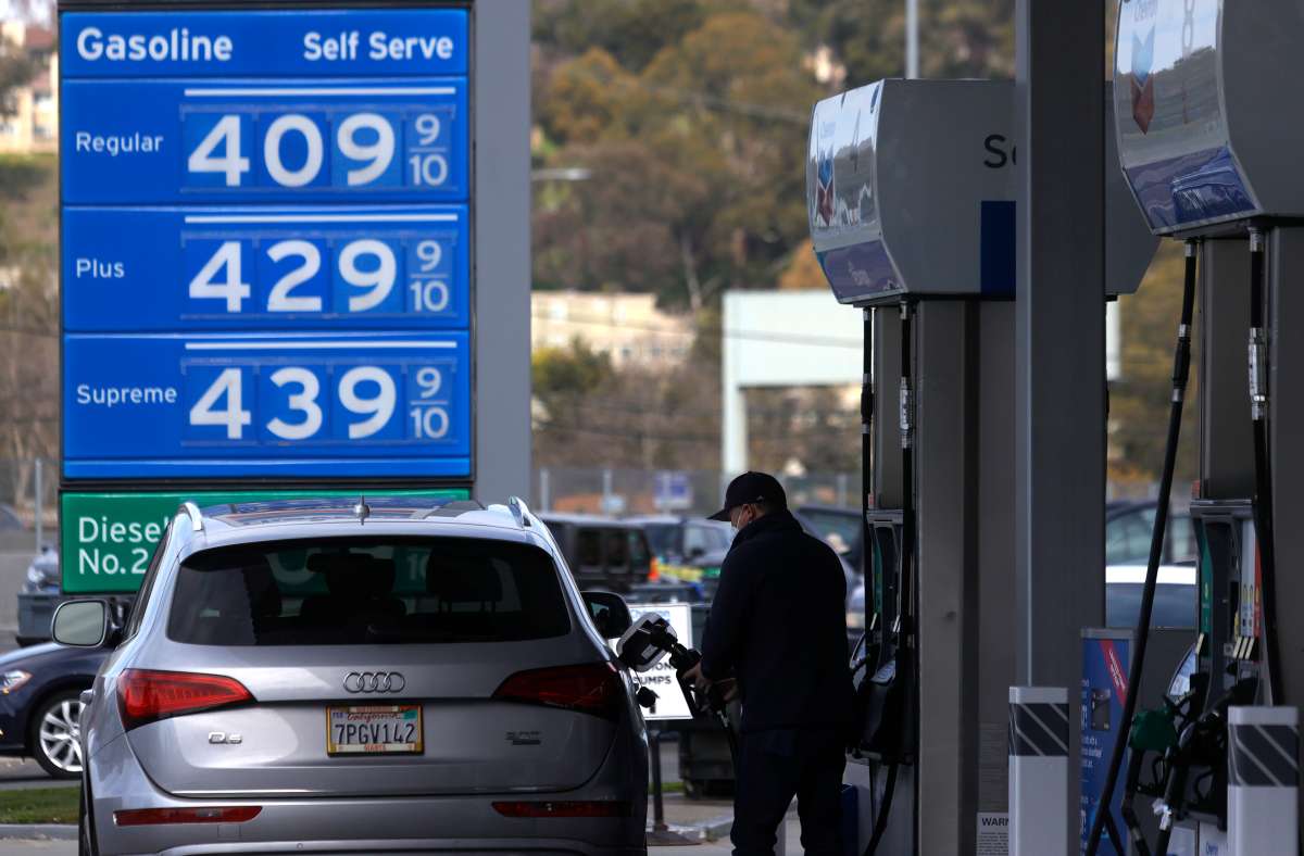 El galón de gasolina llega a los $3 dólares, pero podría subir hasta $4  dólares para el verano - El Diario NY