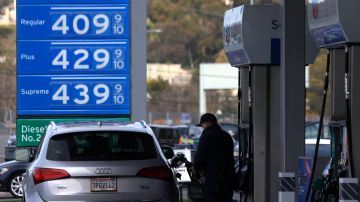 El galón de gasolina llega a los $3 dólares, pero podría subir hasta $4 dólaresGettyImages-1305169653.jpeg