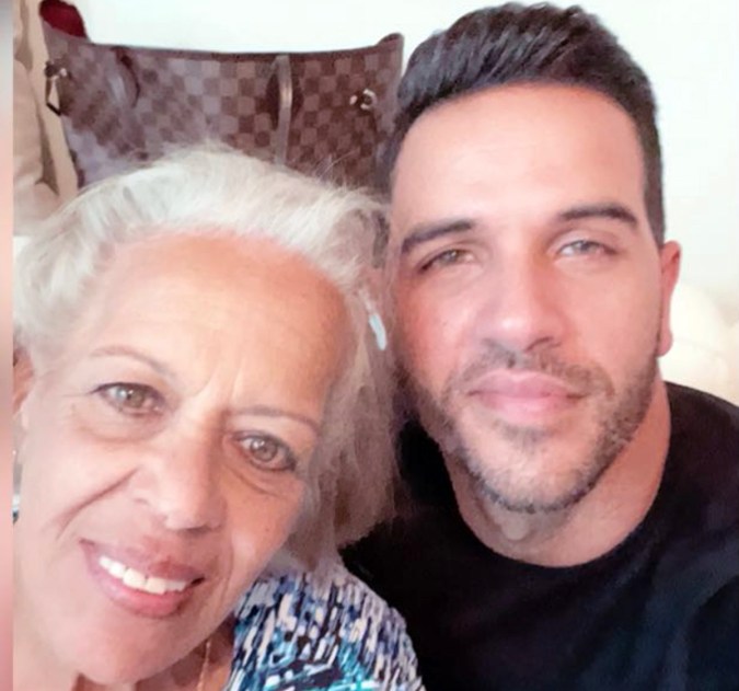 Chef Yisus junto a su madre