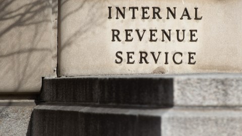 La herramienta ¿Dónde está mi reembolso? proporciona una fecha personalizada después de que se procesa la declaración y se aprueba un reembolso.