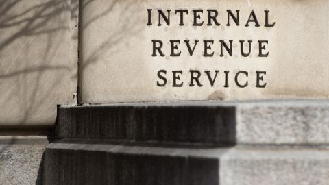 La herramienta ¿Dónde está mi reembolso? proporciona una fecha personalizada después de que se procesa la declaración y se aprueba un reembolso.