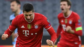 Lewandowski lleva al Bayern Múnich a cuartos de final, el campeón luce imparable