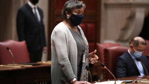 La líder del Senado, Andrea Stewart-Cousins, anunció la aprobación de la Ley ‘HALT’ en esa Cámara.