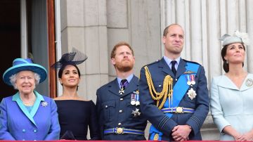 La reina Isabel II, Meghan Markle, Príncipe Harry, Príncipe William y Kate Middleton.