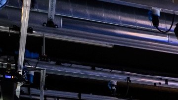 En tremendo accidente les cae parte del set a presentadores de programa deportivo en Colombia