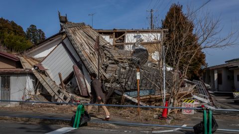 La luz que es transportada en los cables de fibra óptica podría ser clave en la detección temprana de terremotos.