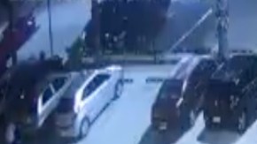 VIDEO: Momento exacto en que grupo armado dispara en bar de Cancún en México